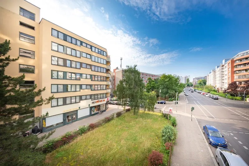 WBS erforderlich. Große 2-Zimmer-Wohnung mit Balkon — photo 1